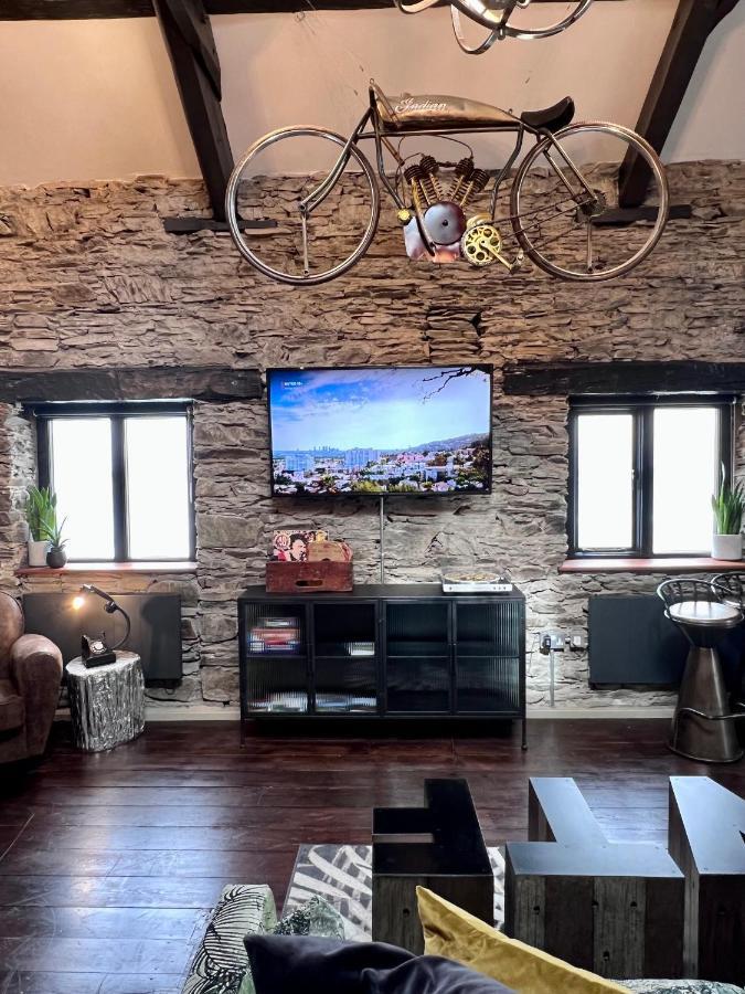 Loft 11: Luxury NYC-Style Apartment with Cinema Room Douglas Exterior photo