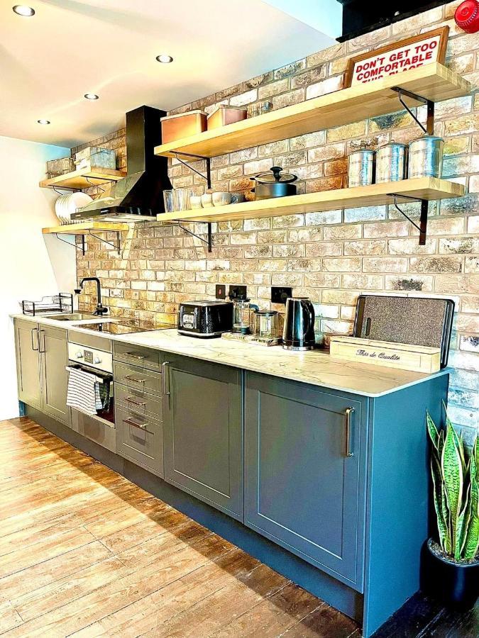 Loft 11: Luxury NYC-Style Apartment with Cinema Room Douglas Exterior photo